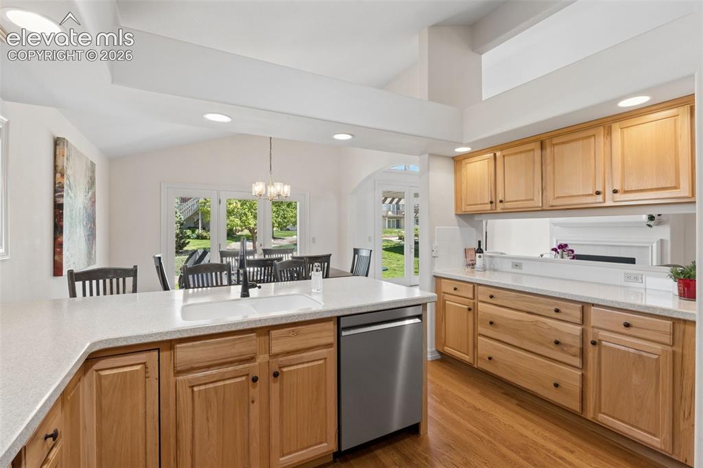 Image 9 of 27: Kitchen