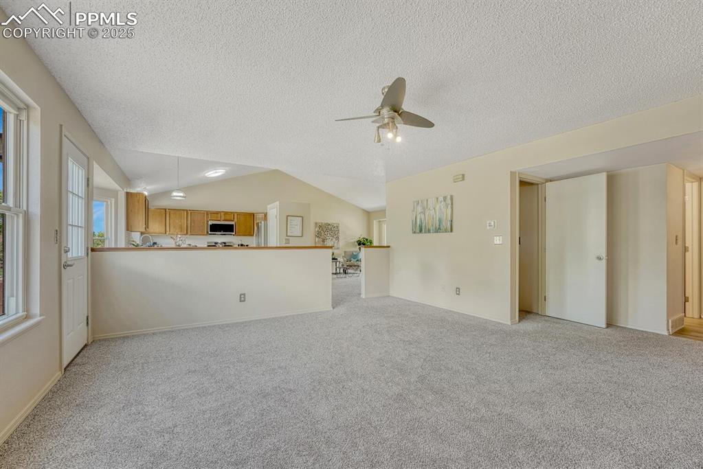 Image 18 of 40: Open floor plan, great for entertaining family and friends.