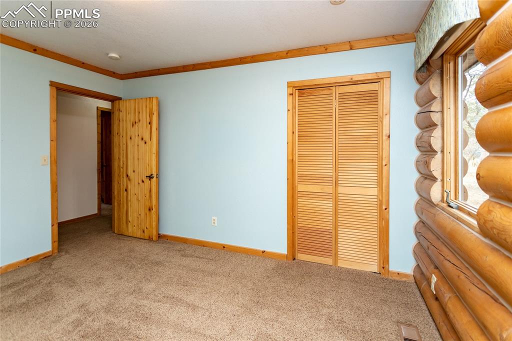 Image 24 of 50: Bedroom