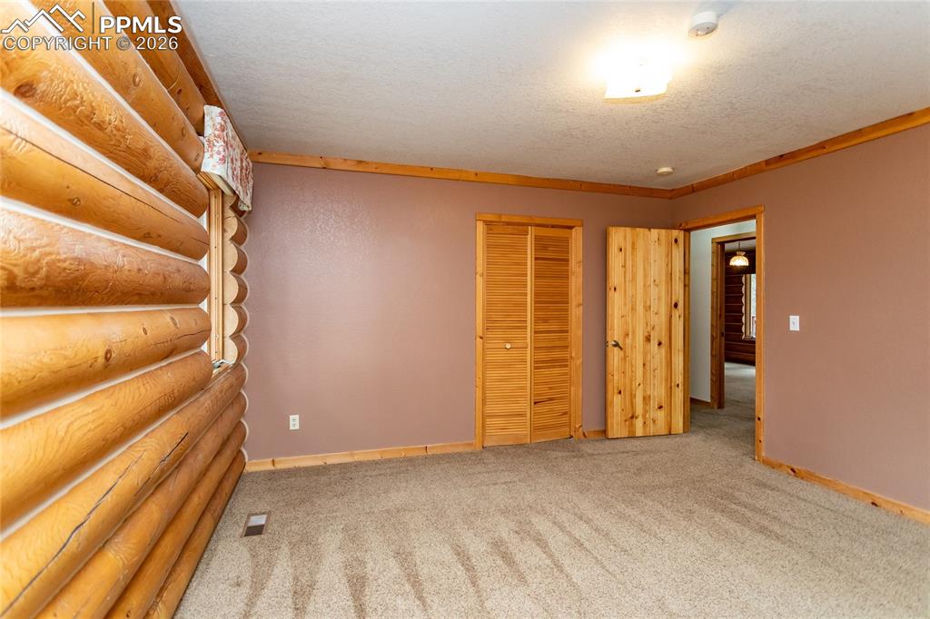 Image 26 of 50: Bedroom