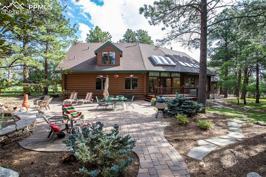 Image 40 of 50: Back of Structure