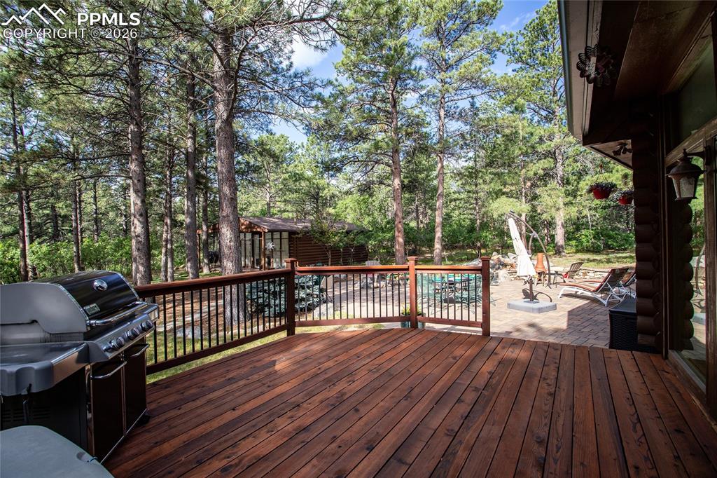 Image 43 of 50: Deck