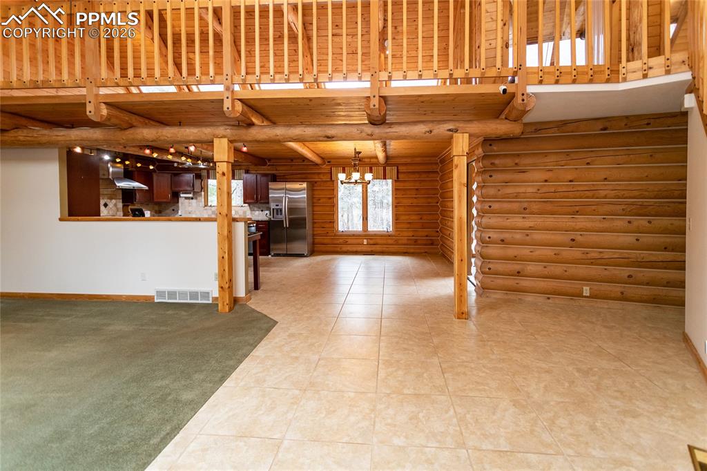 Image 7 of 50: Entry