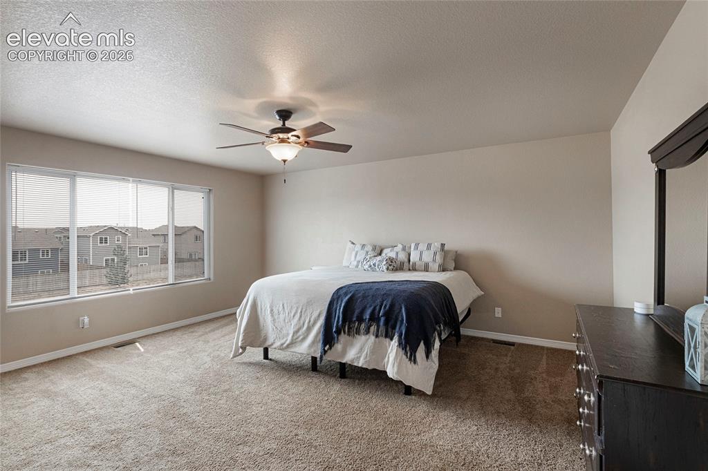 Image 14 of 44: Bedroom