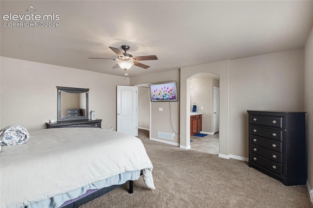 Image 15 of 44: Bedroom