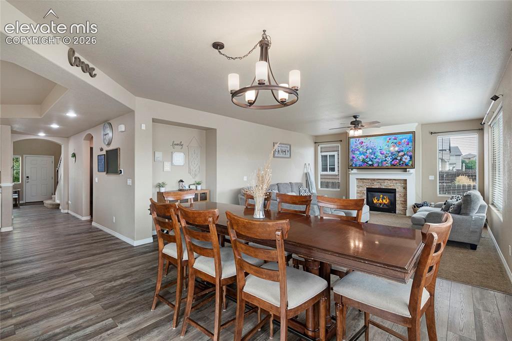 Image 6 of 44: Dining Area