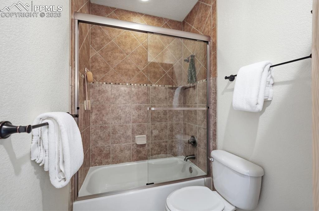 Image 22 of 46: Bathroom