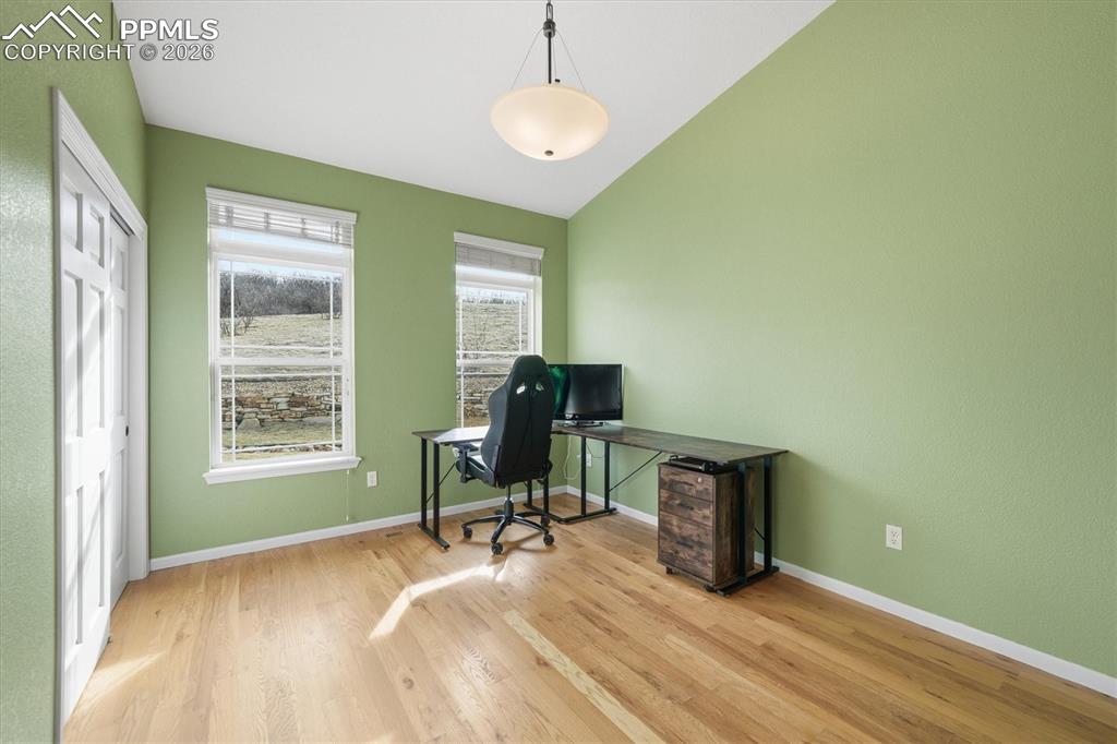 Image 24 of 46: Office