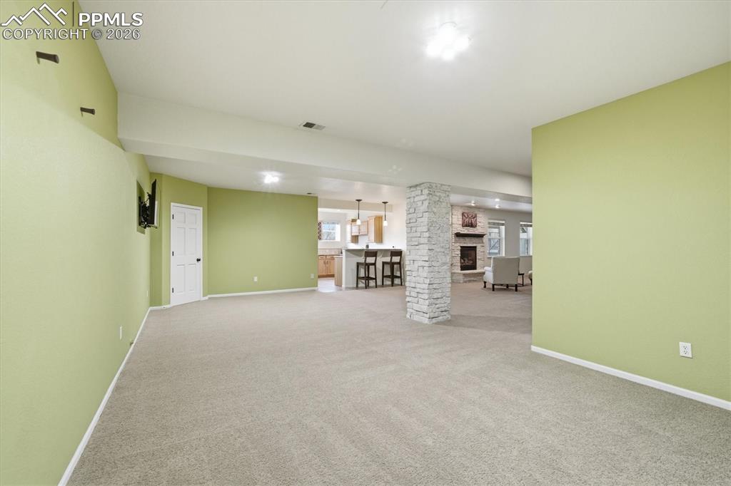 Image 29 of 46: Living Room