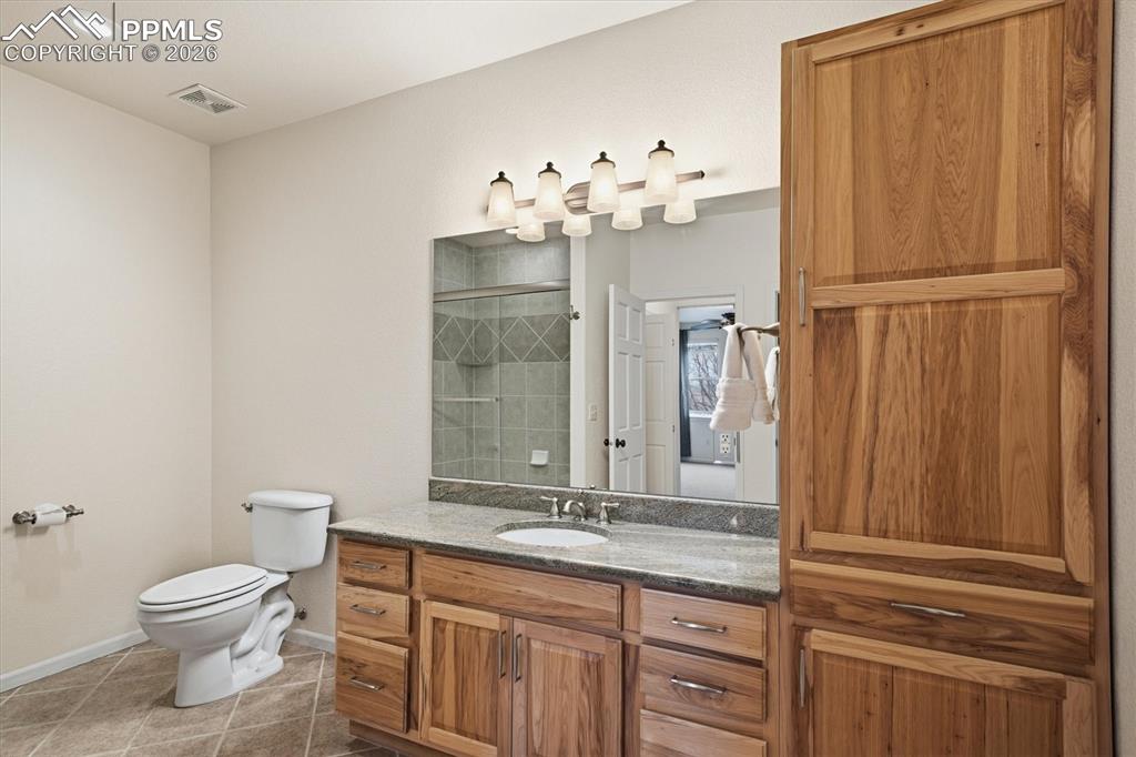 Image 38 of 46: Bathroom