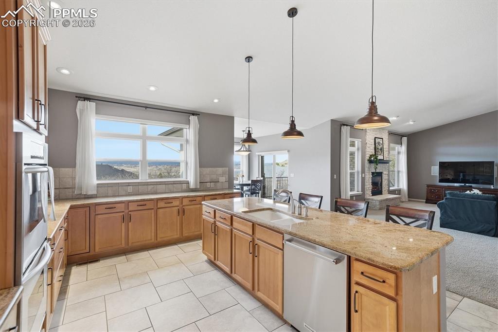 Image 7 of 46: Kitchen