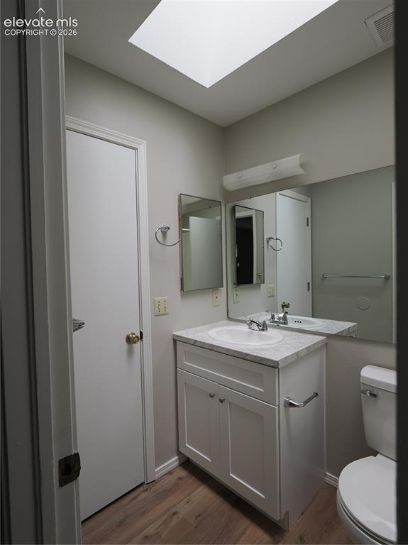 Image 10 of 31: Bathroom