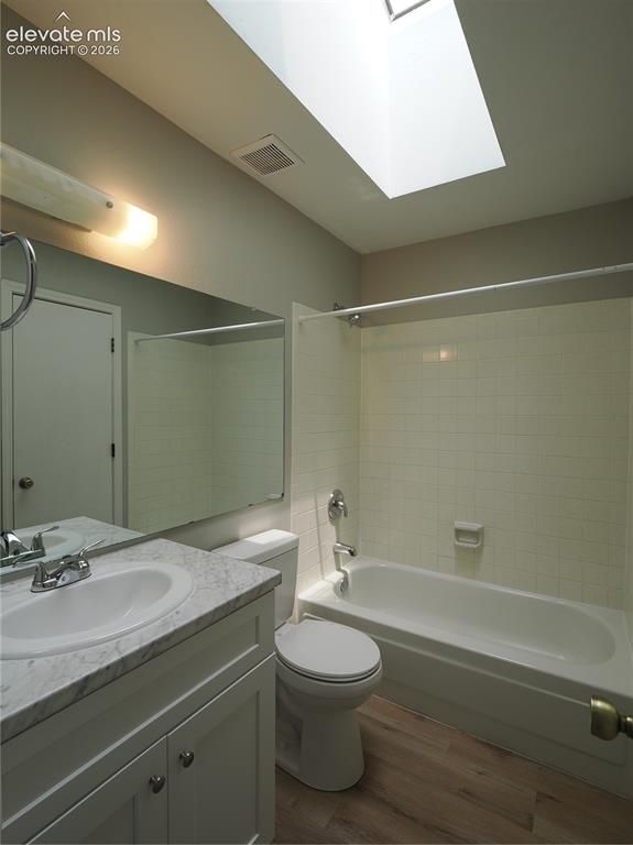 Image 12 of 31: Bathroom