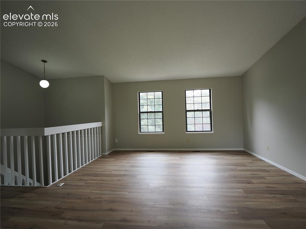 Image 4 of 31: Family Room