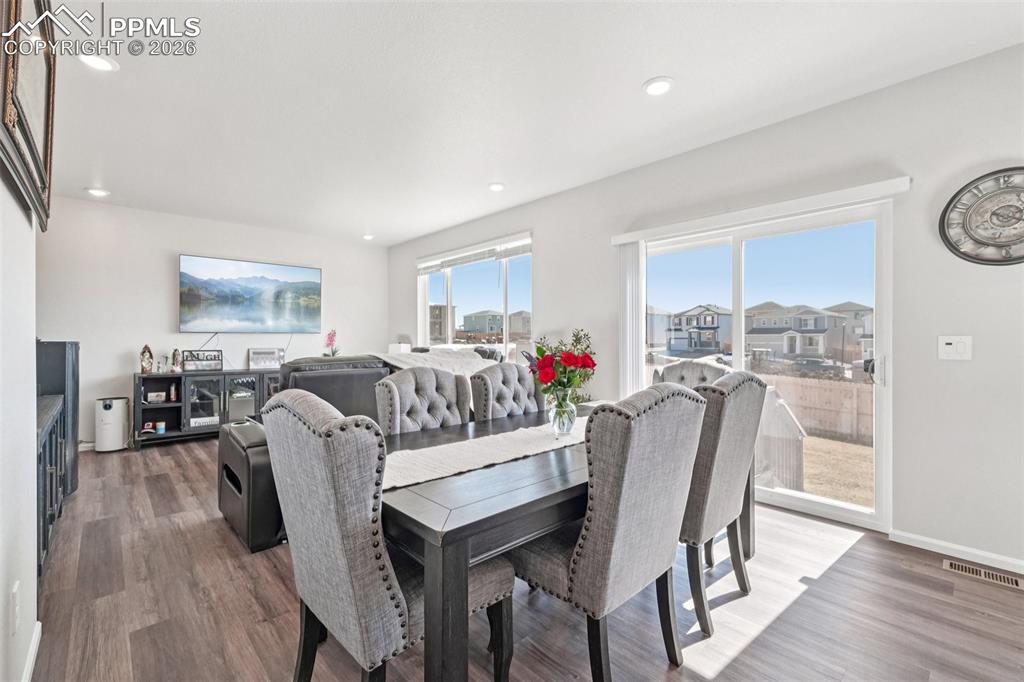 Image 7 of 34: Dining Area