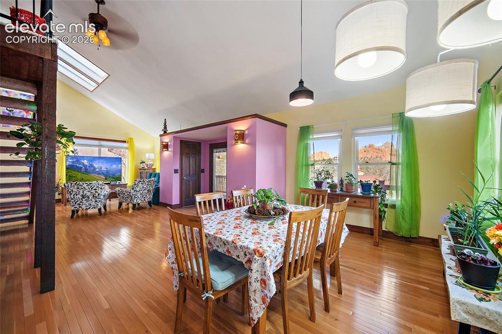 Image 7 of 32: Dining Area