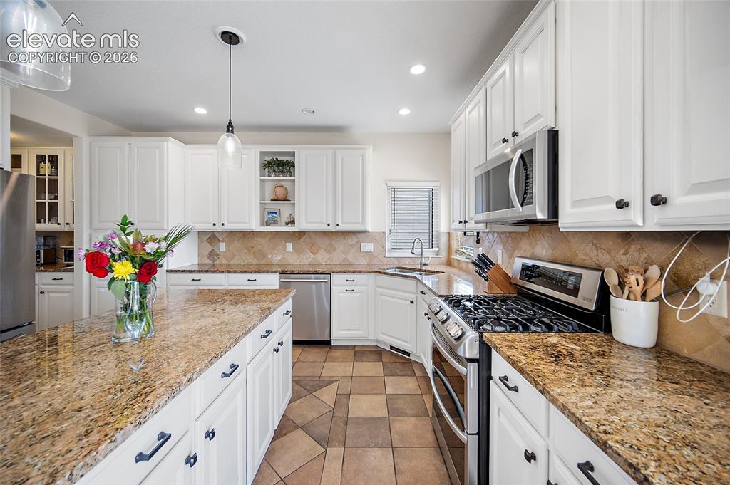 Image 11 of 50: Kitchen