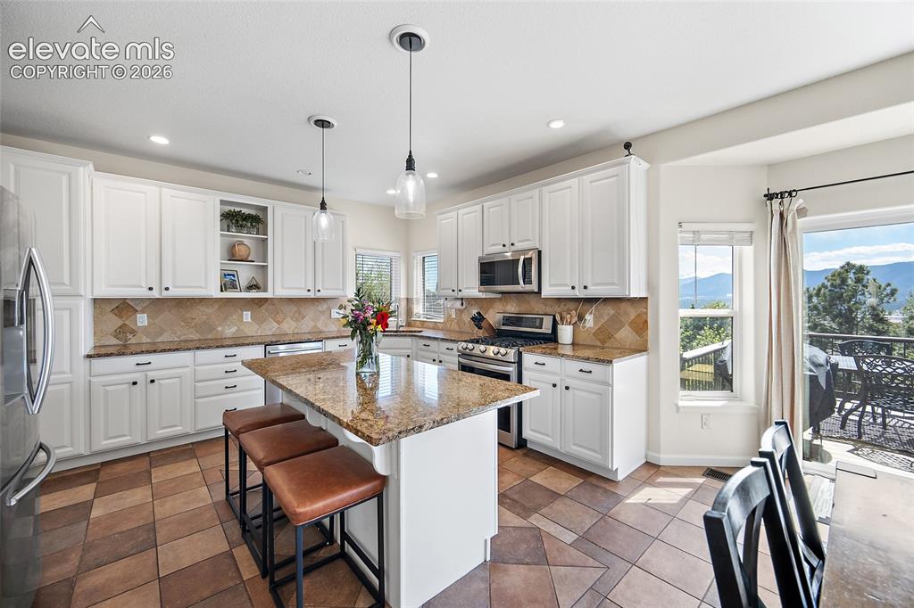 Image 12 of 50: Kitchen