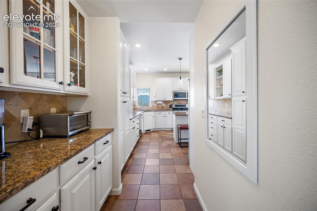 Image 8 of 50: Kitchen