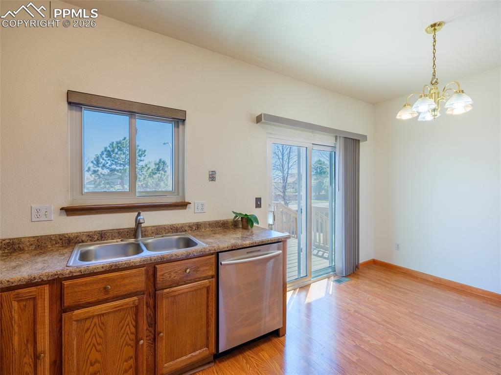 Image 10 of 38: Kitchen