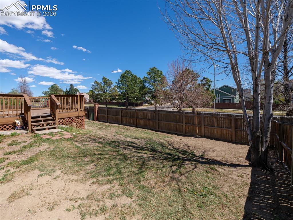 Image 27 of 38: Yard