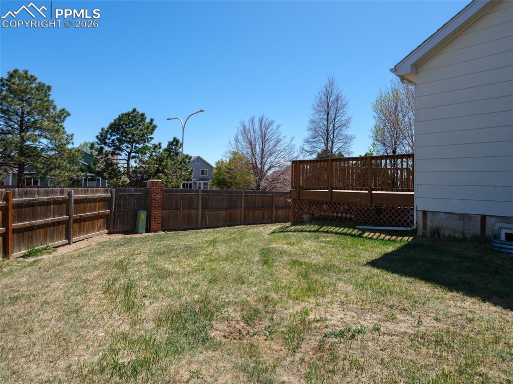 Image 28 of 38: Yard