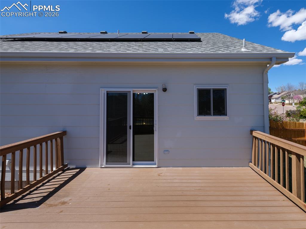 Image 32 of 38: Deck