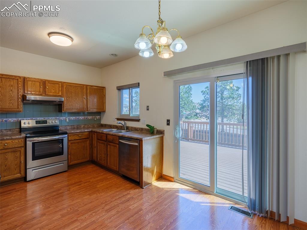 Image 8 of 38: Kitchen