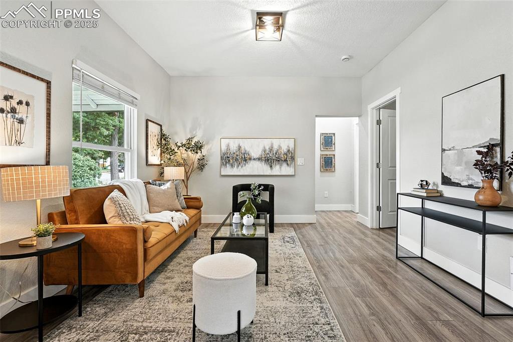 Image 10 of 42: Sitting Room