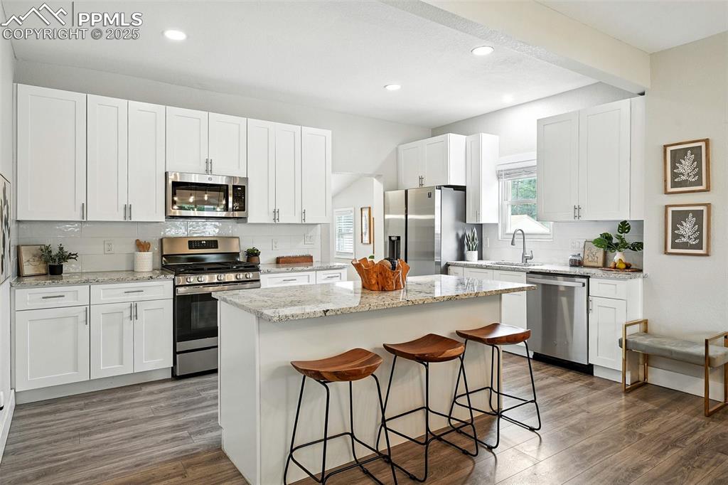 Image 15 of 42: Kitchen