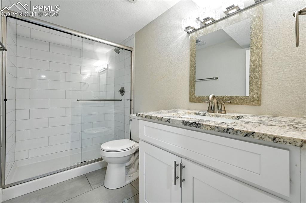 Image 35 of 42: Bathroom