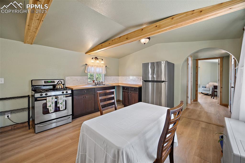 Image 11 of 41: Kitchen