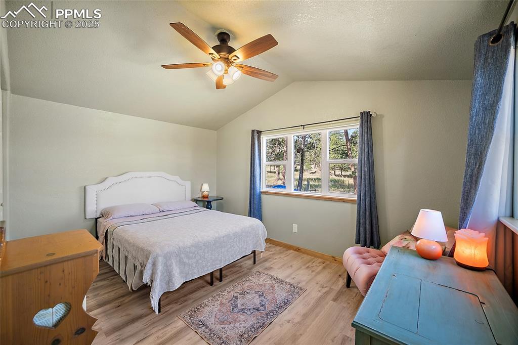 Image 15 of 41: Bedroom