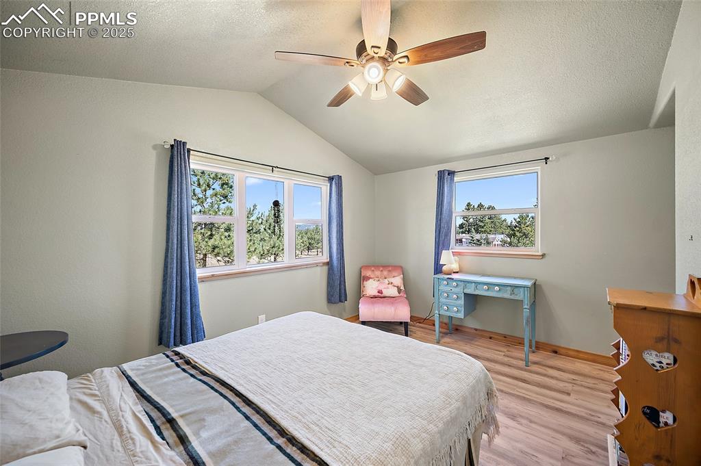 Image 17 of 41: Bedroom
