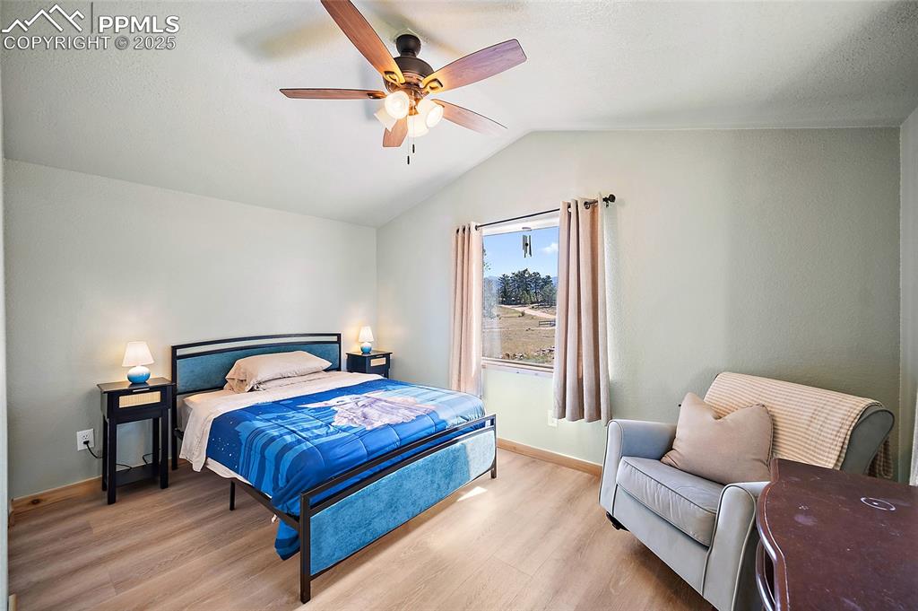 Image 18 of 41: Bedroom