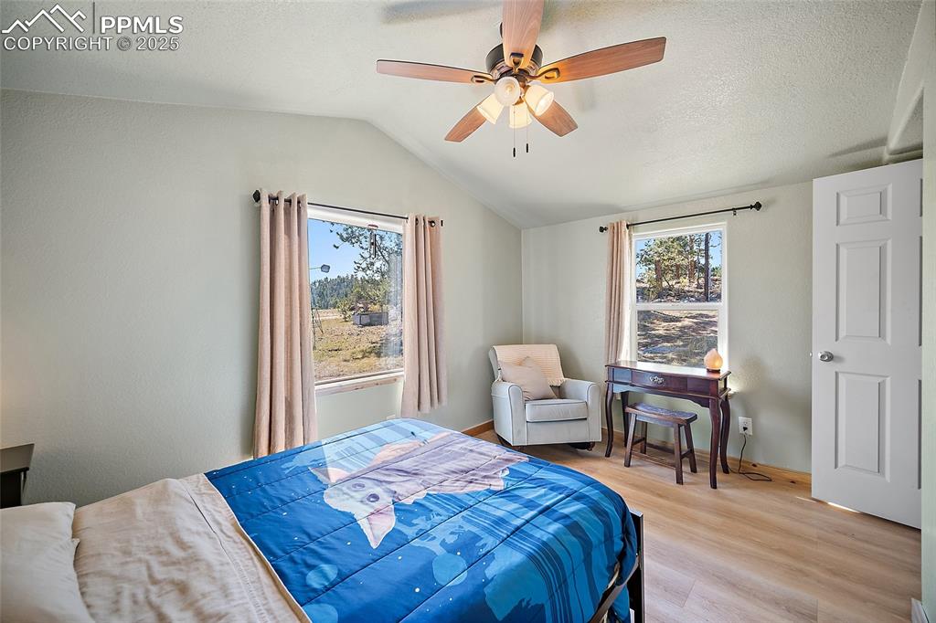 Image 19 of 41: Bedroom