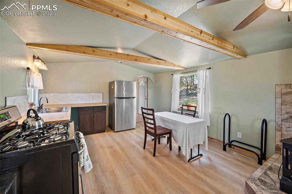 Image 7 of 41: Kitchen