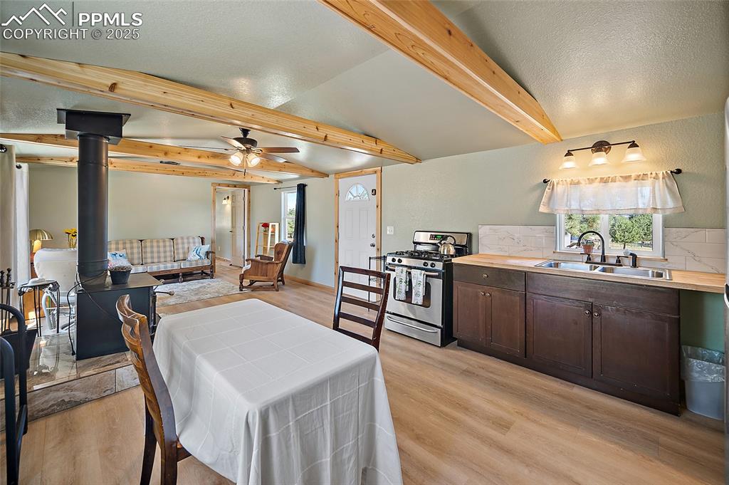 Image 8 of 41: Dining Area
