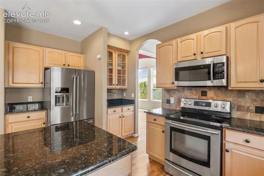 Image 14 of 49: Kitchen