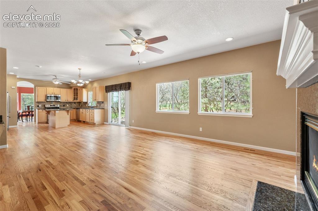 Image 19 of 49: Living Room