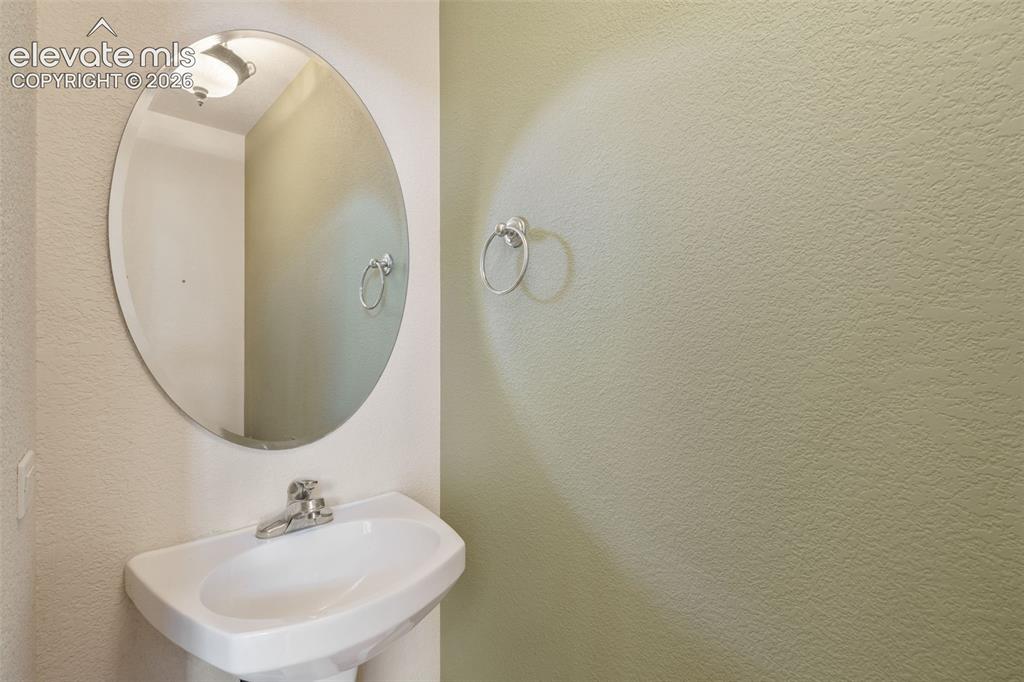 Image 20 of 49: Bathroom