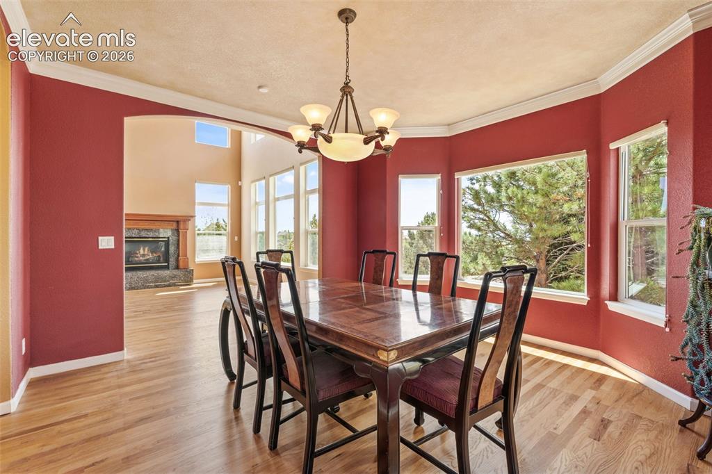 Image 9 of 49: Dining Area