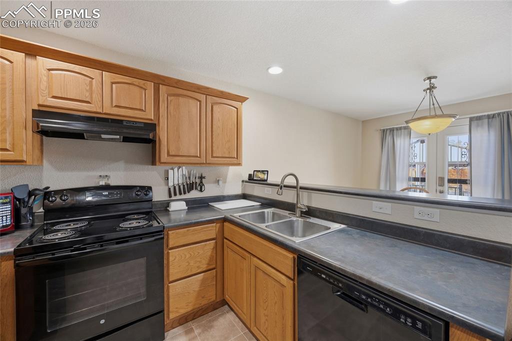 Image 10 of 36: Kitchen