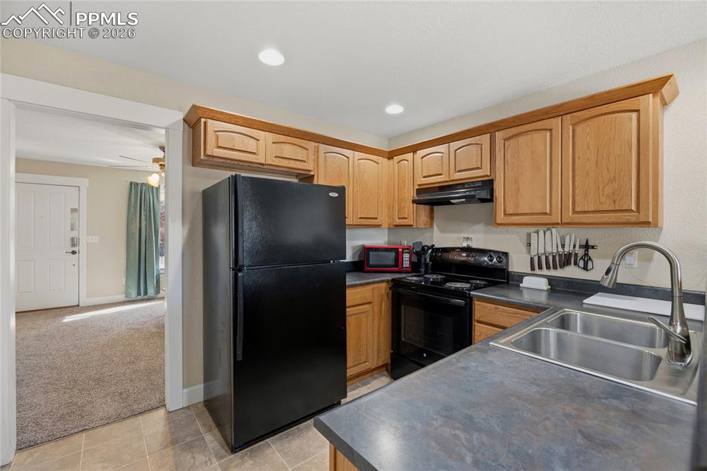 Image 12 of 36: Kitchen