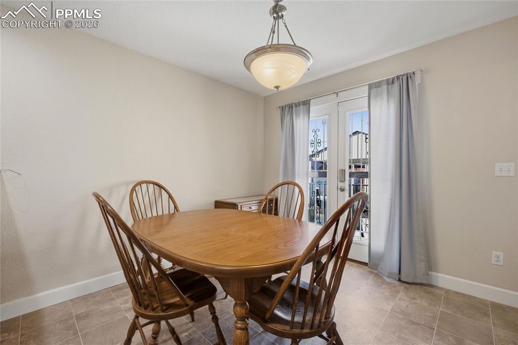 Image 13 of 36: Dining Area