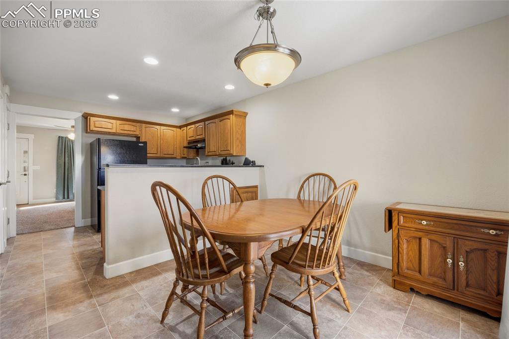 Image 14 of 36: Dining Area