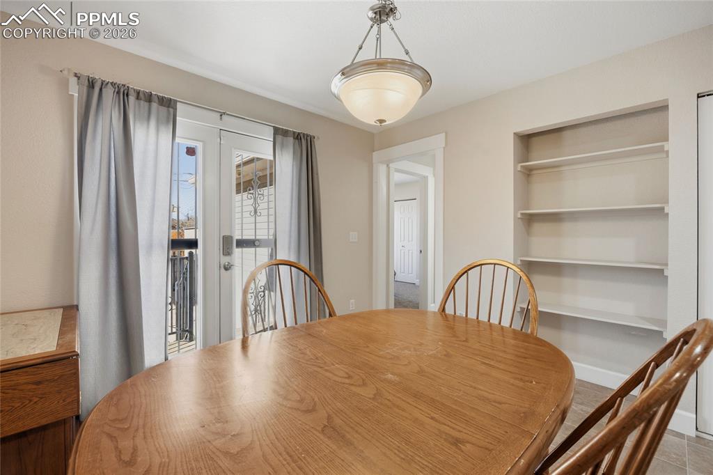 Image 16 of 36: Dining Area