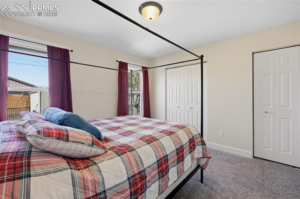 Image 17 of 36: Bedroom