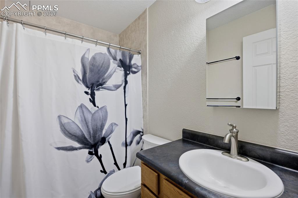 Image 20 of 36: Bathroom