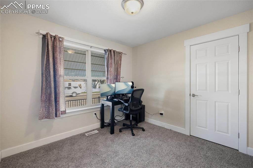 Image 21 of 36: Office